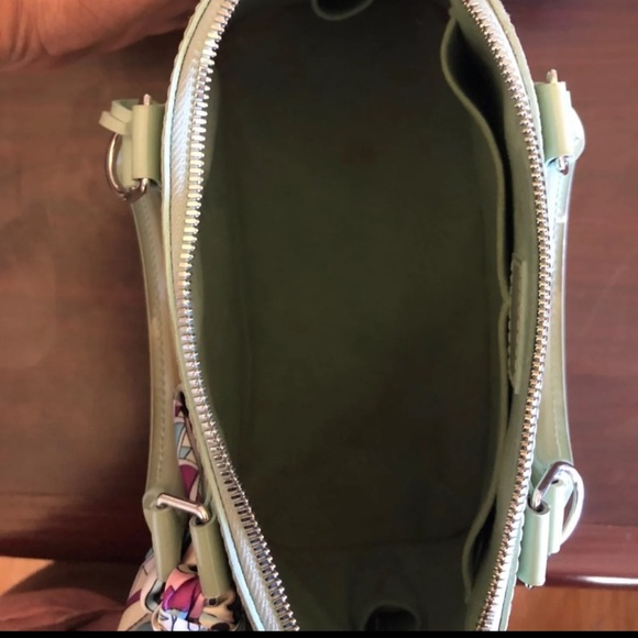 Louis Vuitton Alma - Picture 9 of 16